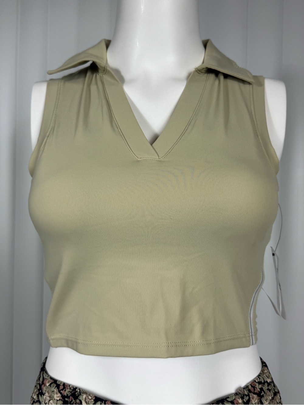 Mono B Sage Green Collared Athletic Crop Tank Top Built-In Shelf Bra Small - Picture 2 of 12